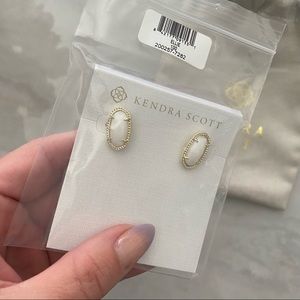 Kendra Scott earrings / studs